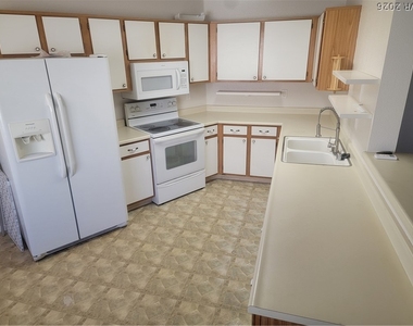 5061 Pioneer Avenue - Photo Thumbnail 4