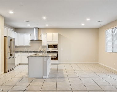2878 Tremont Avenue - Photo Thumbnail 5