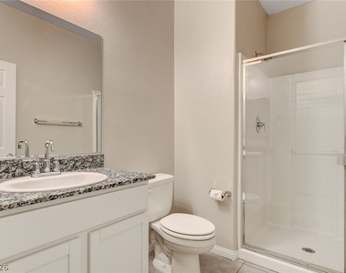 2878 Tremont Avenue - Photo Thumbnail 11