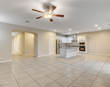 2878 Tremont Avenue - Photo Thumbnail 4