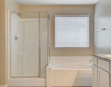 2878 Tremont Avenue - Photo Thumbnail 18