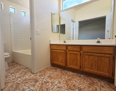1724 Leaning Pine Way - Photo Thumbnail 32