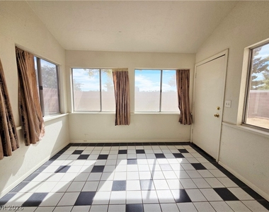 1724 Leaning Pine Way - Photo Thumbnail 27