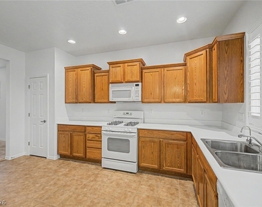 6051 Tersky Court - Photo Thumbnail 8