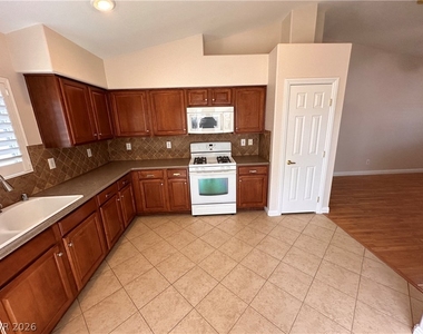 1480 Amitola Avenue - Photo Thumbnail 8