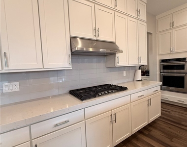2527 Strathmill Avenue - Photo Thumbnail 8