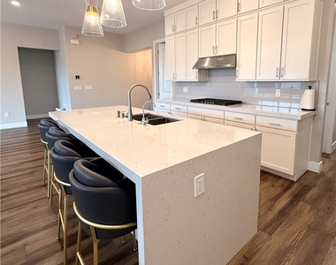 2527 Strathmill Avenue - Photo Thumbnail 11
