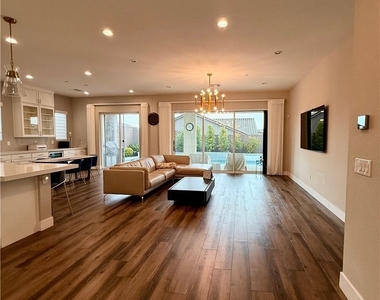 2527 Strathmill Avenue - Photo Thumbnail 6