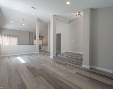 1735 Navarre Lane - Photo Thumbnail 3