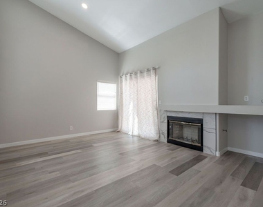 1735 Navarre Lane - Photo Thumbnail 8
