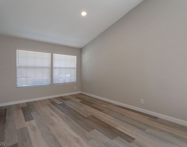 1735 Navarre Lane - Photo Thumbnail 7