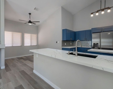 1735 Navarre Lane - Photo Thumbnail 12