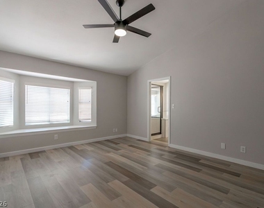 1735 Navarre Lane - Photo Thumbnail 33
