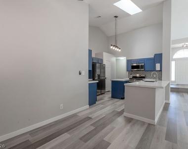 1735 Navarre Lane - Photo Thumbnail 14