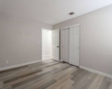 1735 Navarre Lane - Photo Thumbnail 28