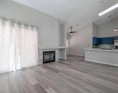 1735 Navarre Lane - Photo Thumbnail 9