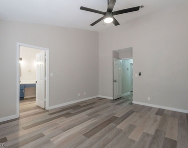 1735 Navarre Lane - Photo Thumbnail 34