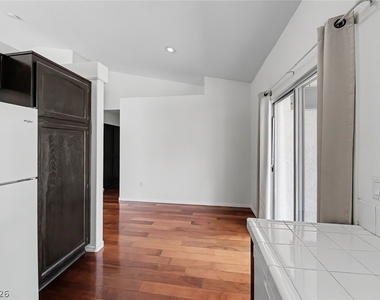 1833 Stablegate Avenue - Photo Thumbnail 11