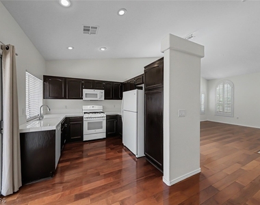 1833 Stablegate Avenue - Photo Thumbnail 8
