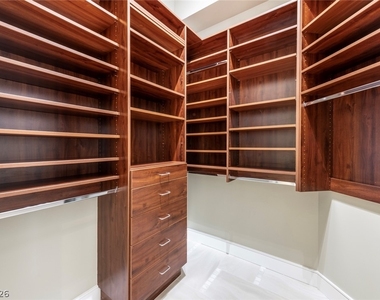 2747 Paradise Road - Photo Thumbnail 24