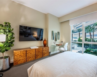 2747 Paradise Road - Photo Thumbnail 21