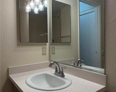 5038 S Rainbow Bl Boulevard - Photo Thumbnail 6