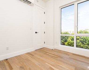 193 graham ave - Photo Thumbnail 7