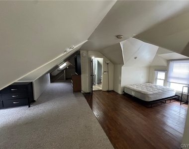 708 Maryland Avenue - Photo Thumbnail 8