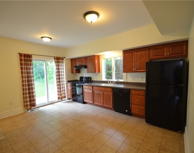 359 Green Street - Photo Thumbnail 3