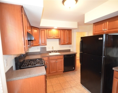 359 Green Street - Photo Thumbnail 2