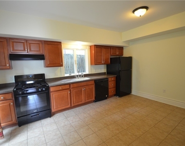 359 Green Street - Photo Thumbnail 5