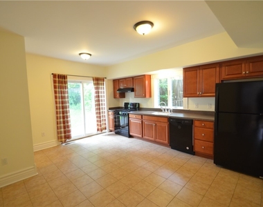 359 Green Street - Photo Thumbnail 4