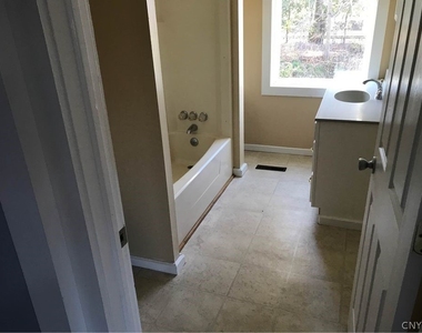 8 Salina Street - Photo Thumbnail 2