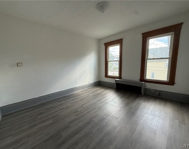 109 Cleveland Street - Photo Thumbnail 5