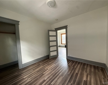 109 Cleveland Street - Photo Thumbnail 9