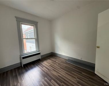 109 Cleveland Street - Photo Thumbnail 10