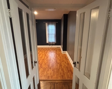 507 Welles Street - Photo Thumbnail 2
