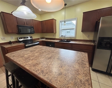 507 Welles Street - Photo Thumbnail 7