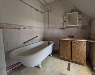 325 Box Ave (upper) Avenue - Photo Thumbnail 9