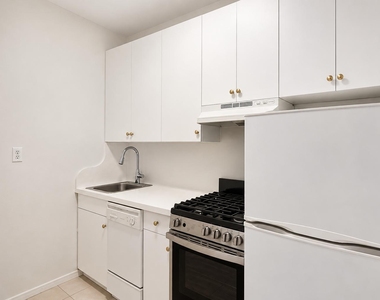 953 Amsterdam Avenue - Photo Thumbnail 4