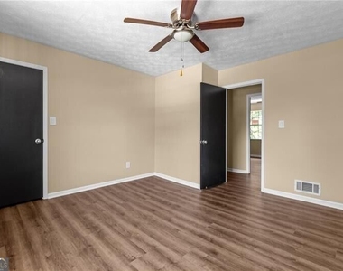 392 Northdale Court - Photo Thumbnail 18