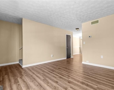 392 Northdale Court - Photo Thumbnail 6