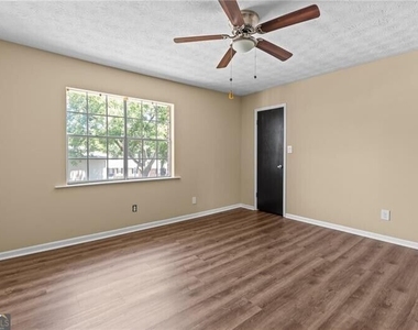 392 Northdale Court - Photo Thumbnail 17