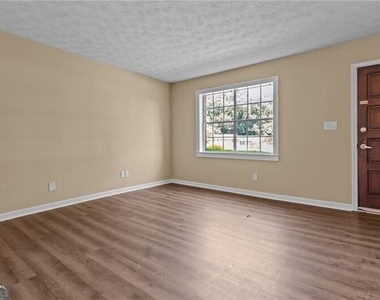 392 Northdale Court - Photo Thumbnail 2