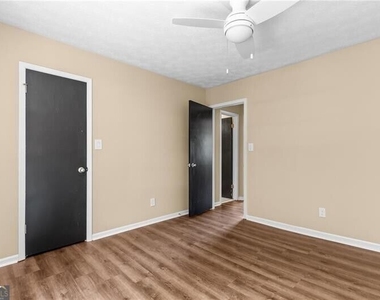 392 Northdale Court - Photo Thumbnail 20