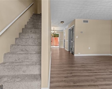 392 Northdale Court - Photo Thumbnail 3