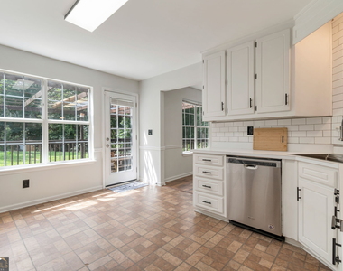 2055 Amberly Glen Way - Photo Thumbnail 5