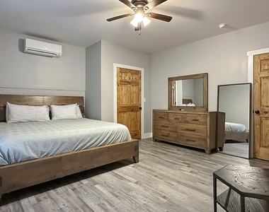 360 Prince Drive - Photo Thumbnail 15