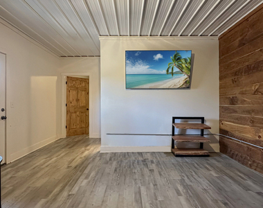 360 Prince Drive - Photo Thumbnail 13