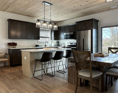 360 Prince Drive - Photo Thumbnail 5